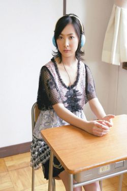 久久草草亚洲蜜桃臀