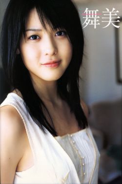 女神只穿内衣饱满E胸泄光